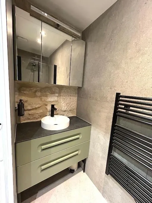 Apartment Louvre -notre Dame 2bd, 2bath Ac